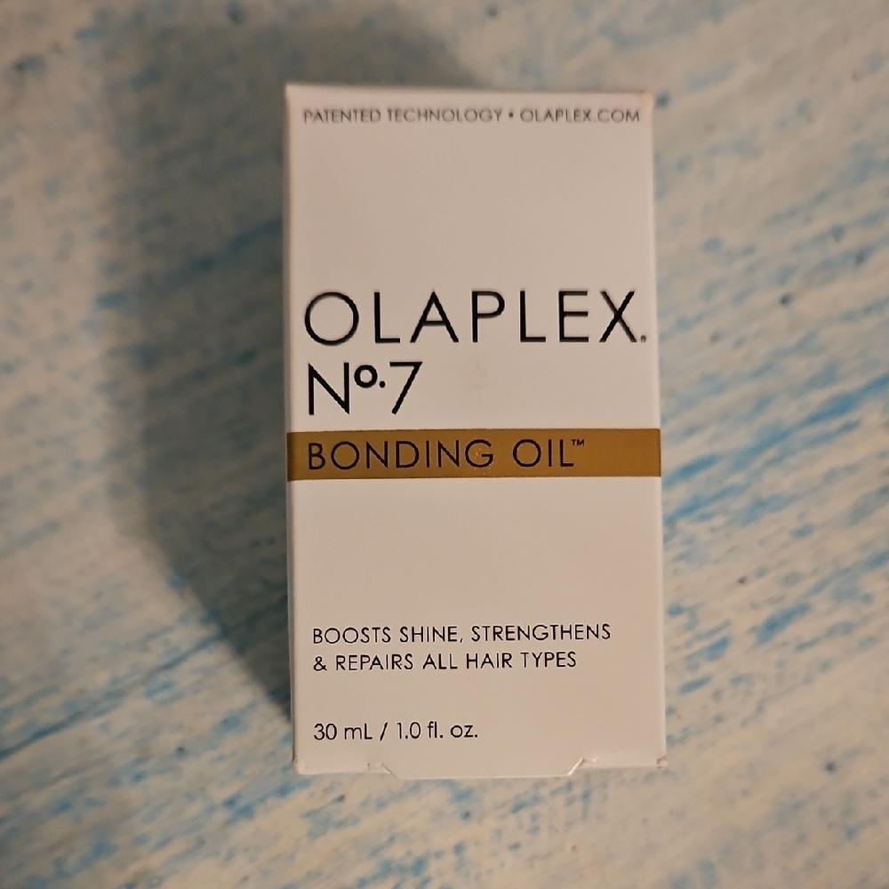 OLAPLEX No.7 Bonding Oil - White and Gold Packaging